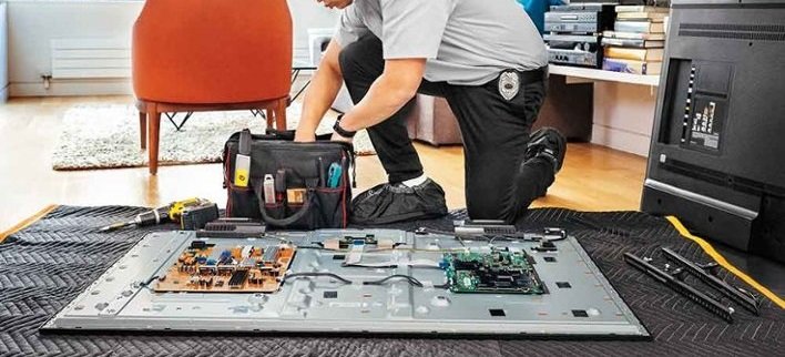 tv repair technician